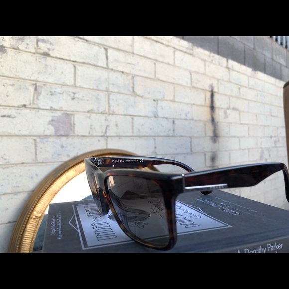 SOLD          PRADA SUNGLASSES - Picture 6 of 7